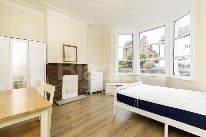 Amazing 5 double bedroom house with garden mins to tube & shops  Falkland Road, Turnpike Lane